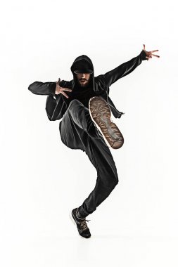Beyaz arka plan üzerinde bir hip hop erkek break dansçı silüeti