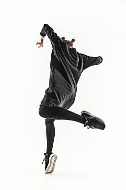Beyaz arka plan üzerinde bir hip hop erkek break dansçı silüeti