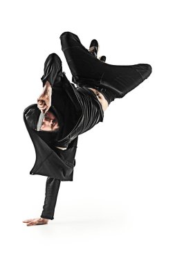 Beyaz arka plan üzerinde bir hip hop erkek break dansçı silüeti