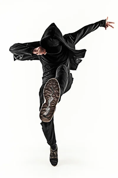 La silueta de un bailarín de break masculino de hip hop bailando sobre fondo blanco — Foto de Stock