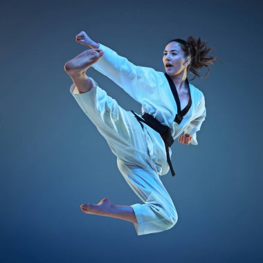 Siyah kuşak karate kızla