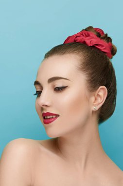 güzel bir kadın yüzü. mükemmel bir makyaj. Güzellik moda