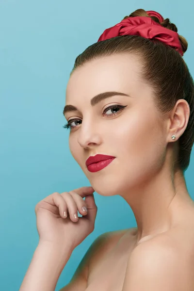 Hermosa cara de mujer. Maquillaje perfecto. Moda de belleza —  Fotos de Stock