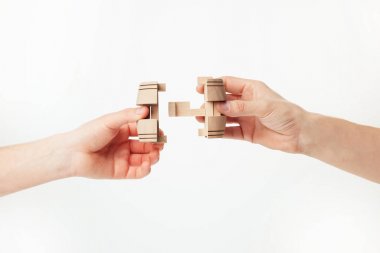 Beyaz arkaplanda elle izole edilmiş bulmaca