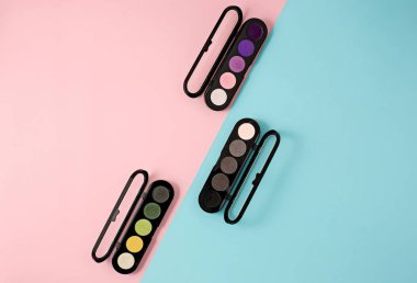 Modern renkli arka plan üzerinde kozmetik