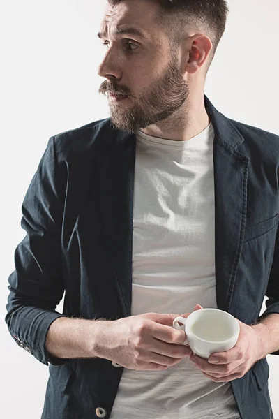 Retrato de joven guapo con estilo con taza de café — Foto de Stock