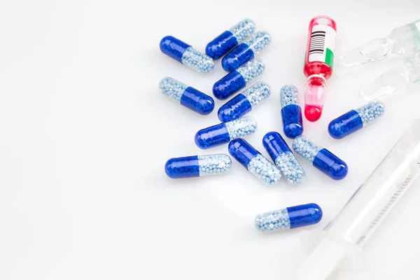 Cápsulas azules y pastillas fondo — Foto de Stock