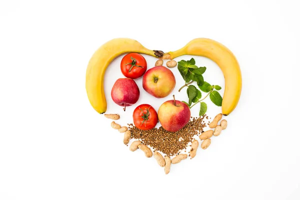 Сердце формы различных овощей и фруктов — стоковое фото