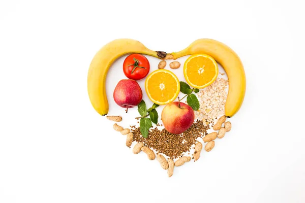 Çeşitli sebze ve meyveler ile kalp şekli — Stok fotoğraf