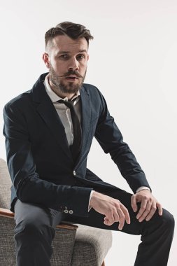 Şık yakışıklı genç adam portresi