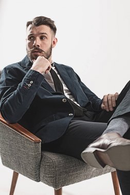 Şık yakışıklı genç adam portresi