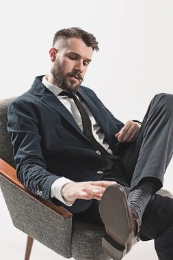 Şık yakışıklı genç adam portresi
