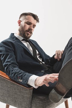 Şık yakışıklı genç adam portresi