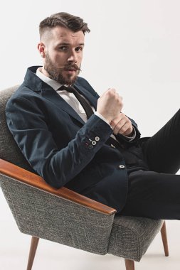 Şık yakışıklı genç adam portresi