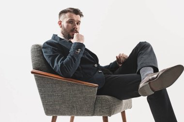 Şık yakışıklı genç adam portresi