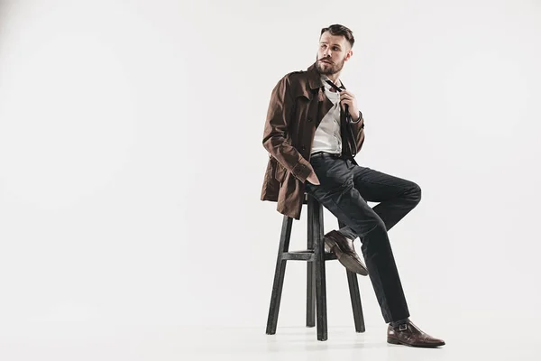 Retrato de joven guapo con estilo — Foto de Stock