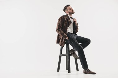 Şık yakışıklı genç adam portresi