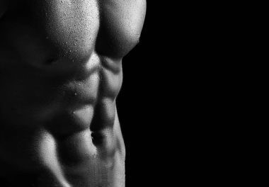 atletik genç seksi gülümseyen kız halter salonunda ile eğitim