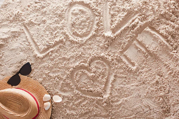 Amor escrito en una playa tropical de arena —  Fotos de Stock