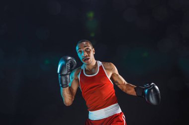 Afro Amerikan erkek boxer.