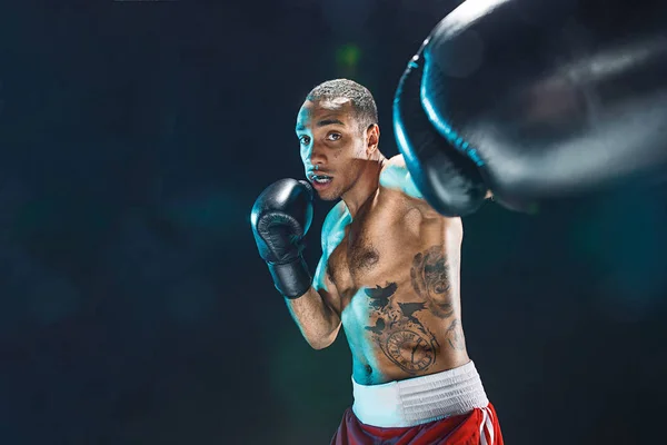 Afro-americano boxeador masculino . — Fotografia de Stock