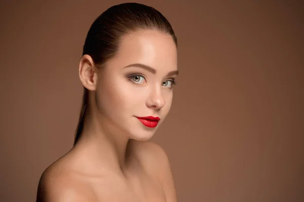 Hermoso retrato de cara de mujer de cerca — Foto de Stock