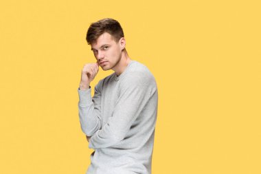 İhtiyatlı arıyorum ciddi delikanlı