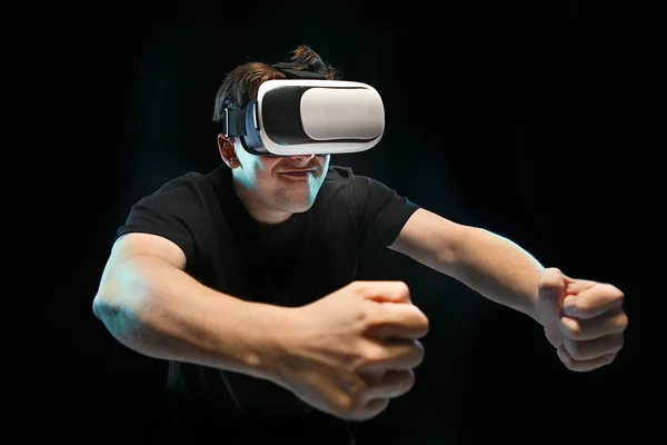 The man with glasses of virtual reality. Future technology concept. — Stock Photo, Image