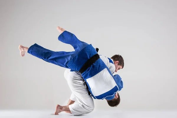 The two judokas fighters fighting men — Stock Photo, Image