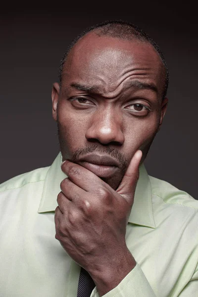 Retrato de guapo joven negro africano hombre —  Fotos de Stock