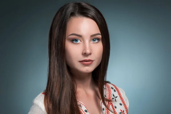 The beautiful girl in National Ukrainian Costume at studio. — Stock Photo, Image