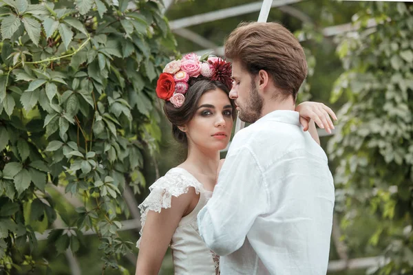 Wedding decoration in the style of boho, floral arrangement, decorated table in the garden. — Stock Photo, Image