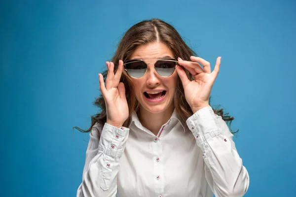 Portrét mladých ženách s emocemi, šťastný — Stock fotografie