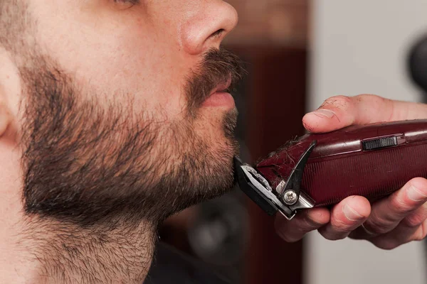 Hipster istemci ziyaret Kuaför Salonu