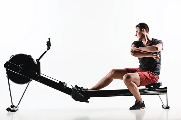 Man Using A Press Machine In A Fitness Club. — Stock Photo, Image