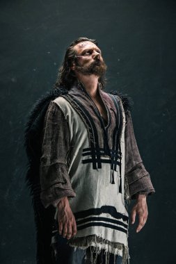 Aktör olarak makyaj, fakir bir adam
