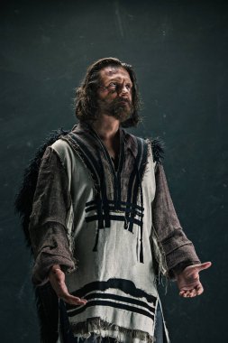 Aktör olarak makyaj, fakir bir adam