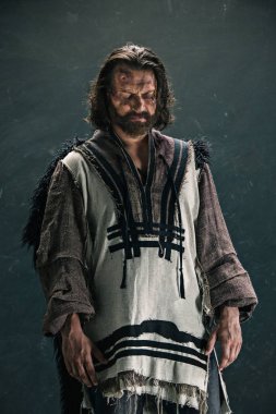 Aktör olarak makyaj, fakir bir adam