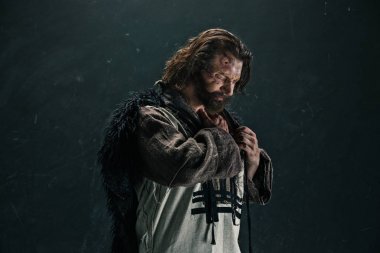 Aktör olarak makyaj, fakir bir adam