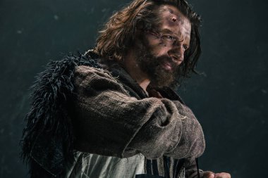 Aktör olarak makyaj, fakir bir adam