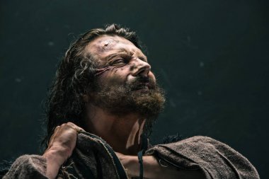 Aktör olarak makyaj, fakir bir adam