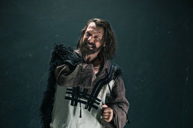 Aktör olarak makyaj, fakir bir adam