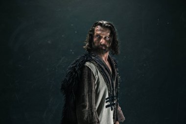 Aktör olarak makyaj, fakir bir adam