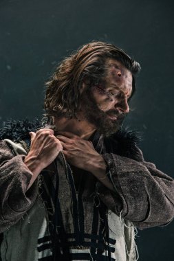 Aktör olarak makyaj, fakir bir adam