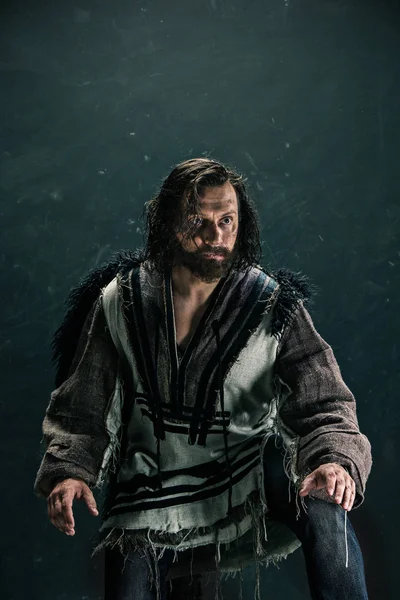 Aktör olarak makyaj, fakir bir adam