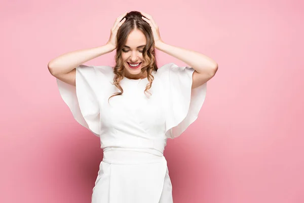 As mulheres jovens retratam com emoções felizes — Fotografia de Stock