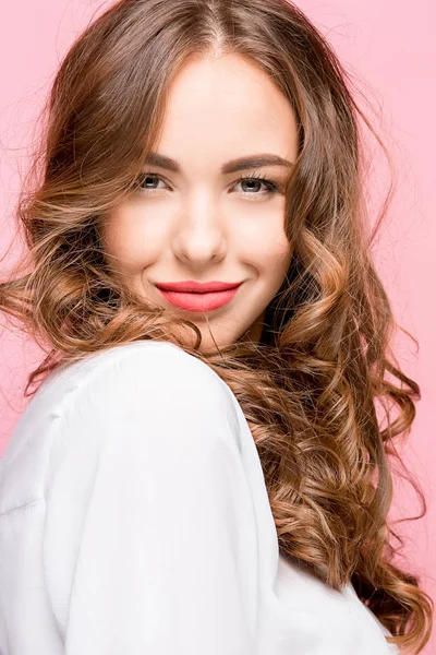 Het portret van de jonge dames met gelukkig emoties — Stockfoto