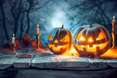 Halloween pumpkins mavi zemin üzerine