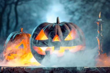 Halloween pumpkins mavi zemin üzerine