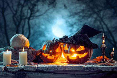 Halloween pumpkins mavi zemin üzerine